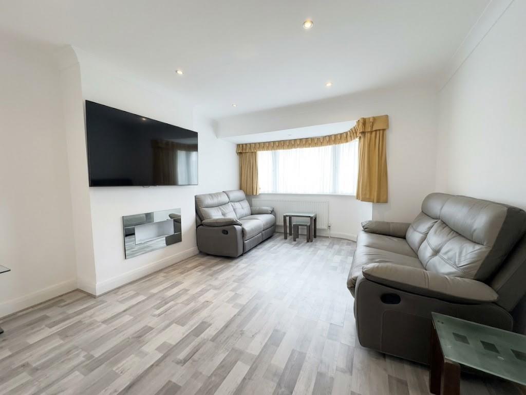 Marlborough Avenue, Edgware, HA8, Edgware